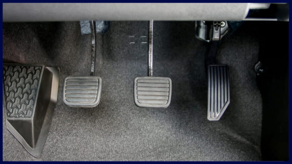 clutch pedal rendah daripada posisi standard